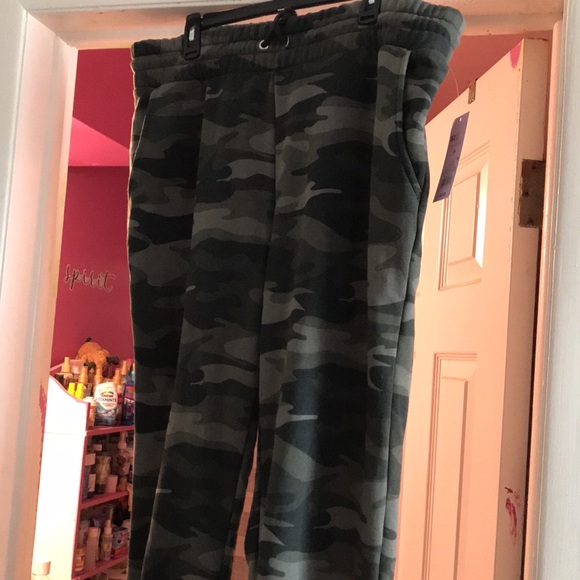 Camouflage sweatpants - Picture 5 of 10